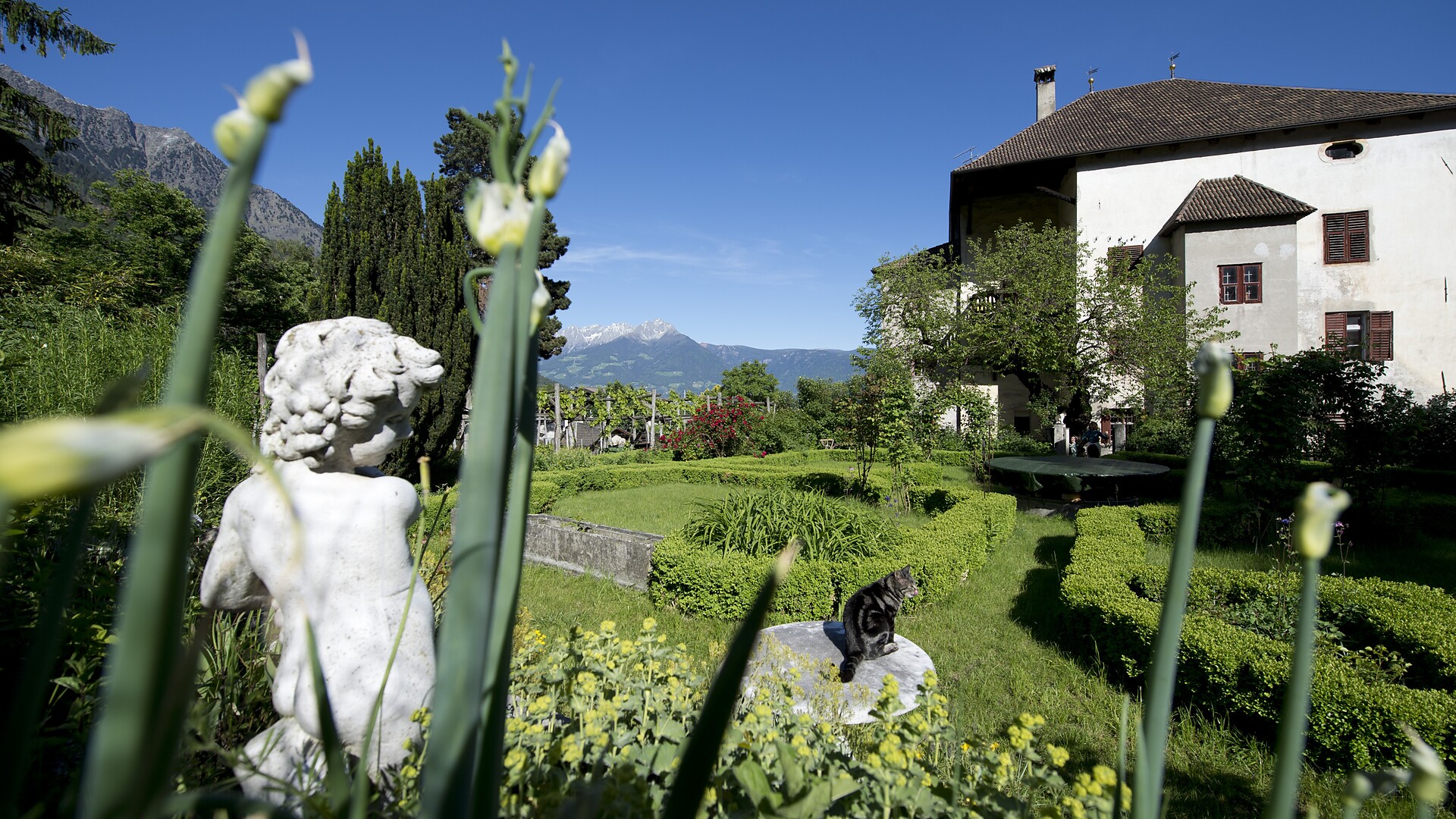 Meditazione nel giardino storico del podere Gaudententurm - Merano e dintorni - #2 - suedtirol.info