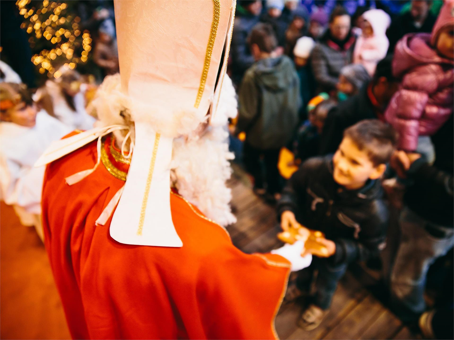 Mårtiner Sternstundn · Nikolaus- und Engeleumzug - Meran und Umgebung - #1 - suedtirol.info