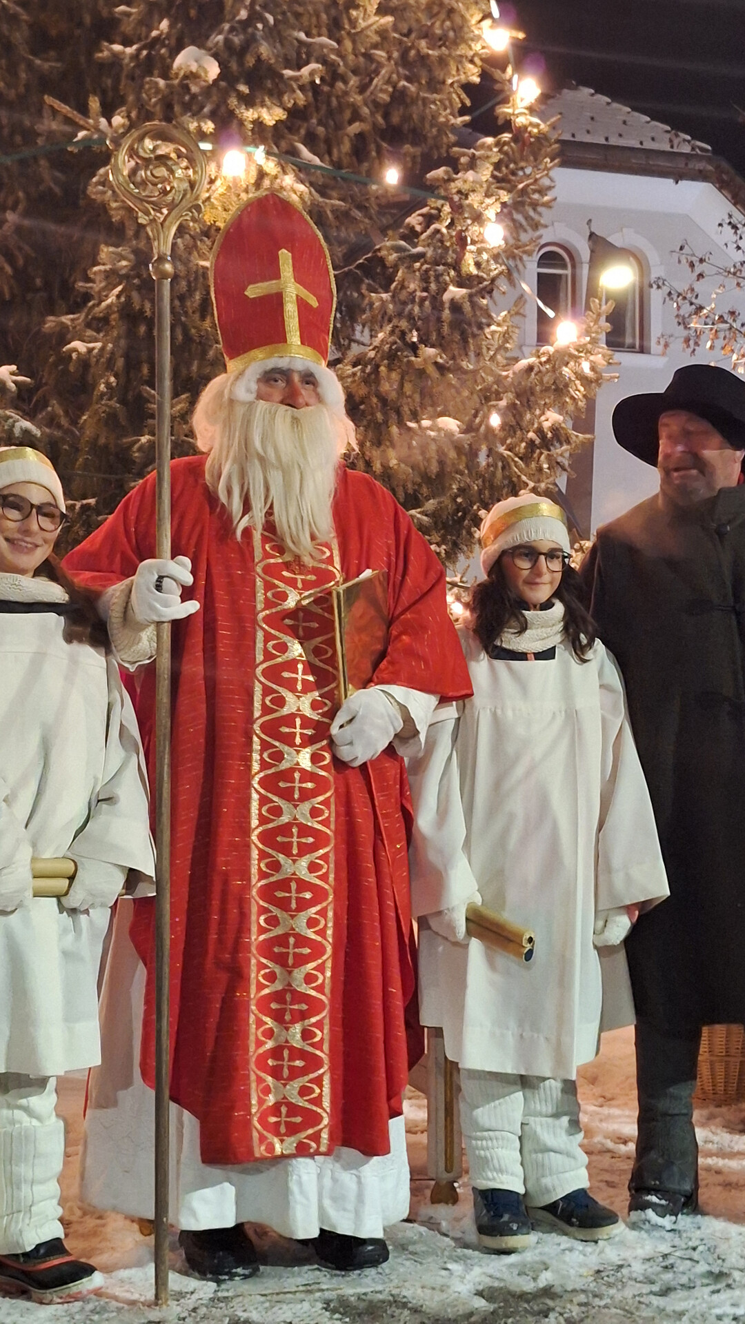 St. Nicholas visit and Krampus show in Monguelfo -  - #3 - suedtirol.info