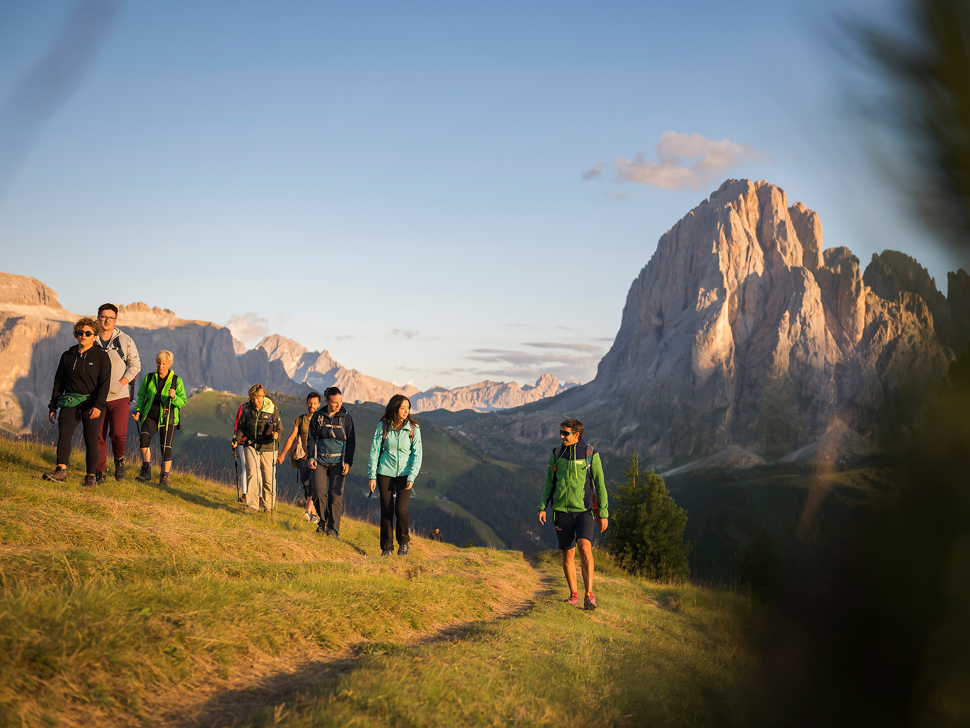 “Alpenglow“ - sunset hike to Sëurasas S.Crestina Gherdëina/Santa Cristina Val Gardana 1 suedtirol.info