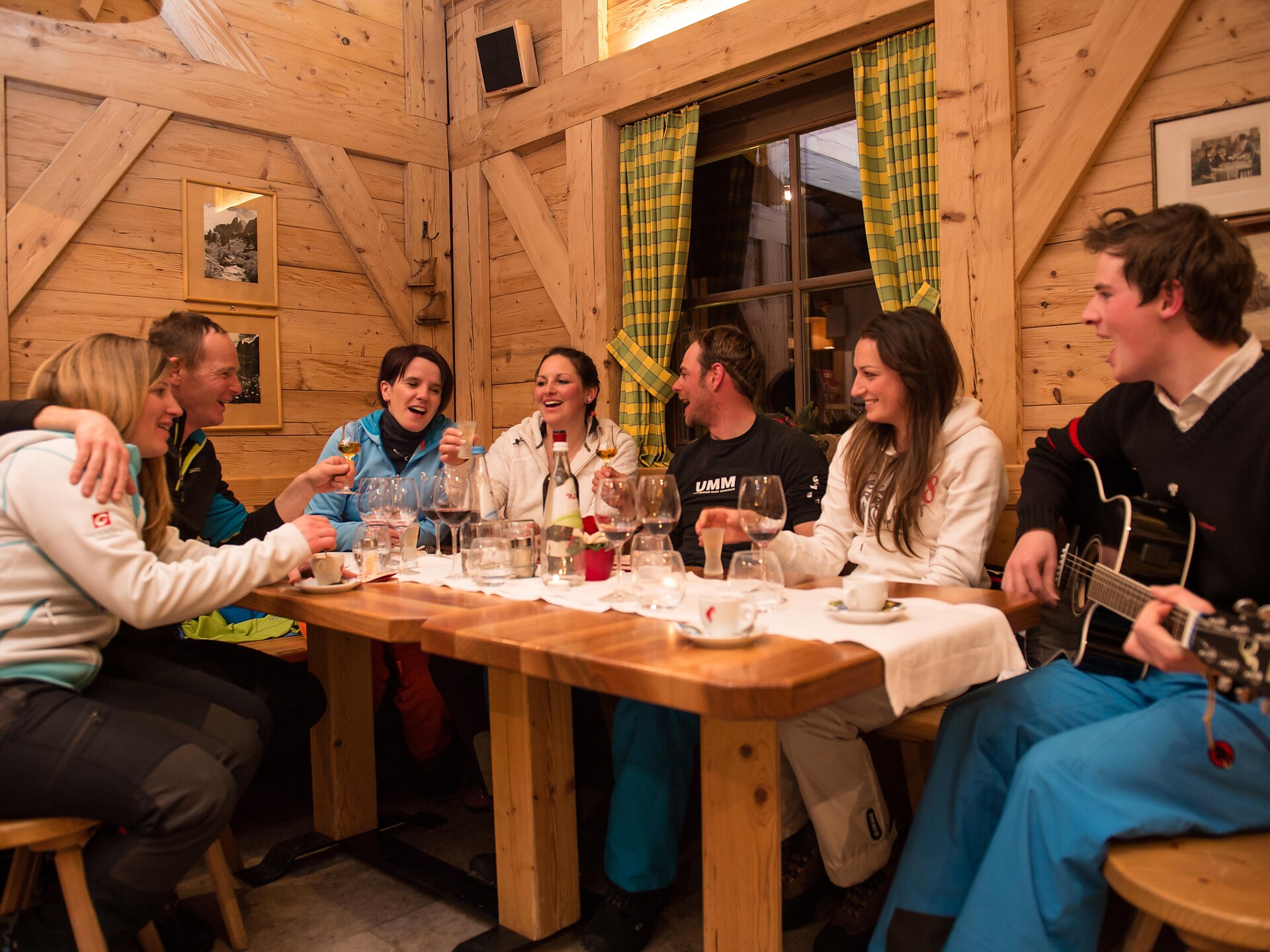 Evening snowshoeing with Tyrolean hut dinner - Dolomites Region Val Gardena - #3 - suedtirol.info