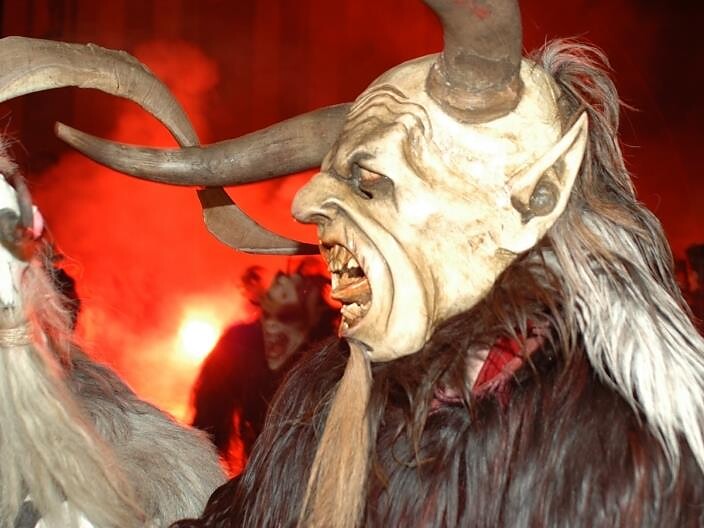 Nikolausumzug und Krampuslaufen mit den Höllensöhnen - Dolomitenregion 3 Zinnen - #2 - suedtirol.info