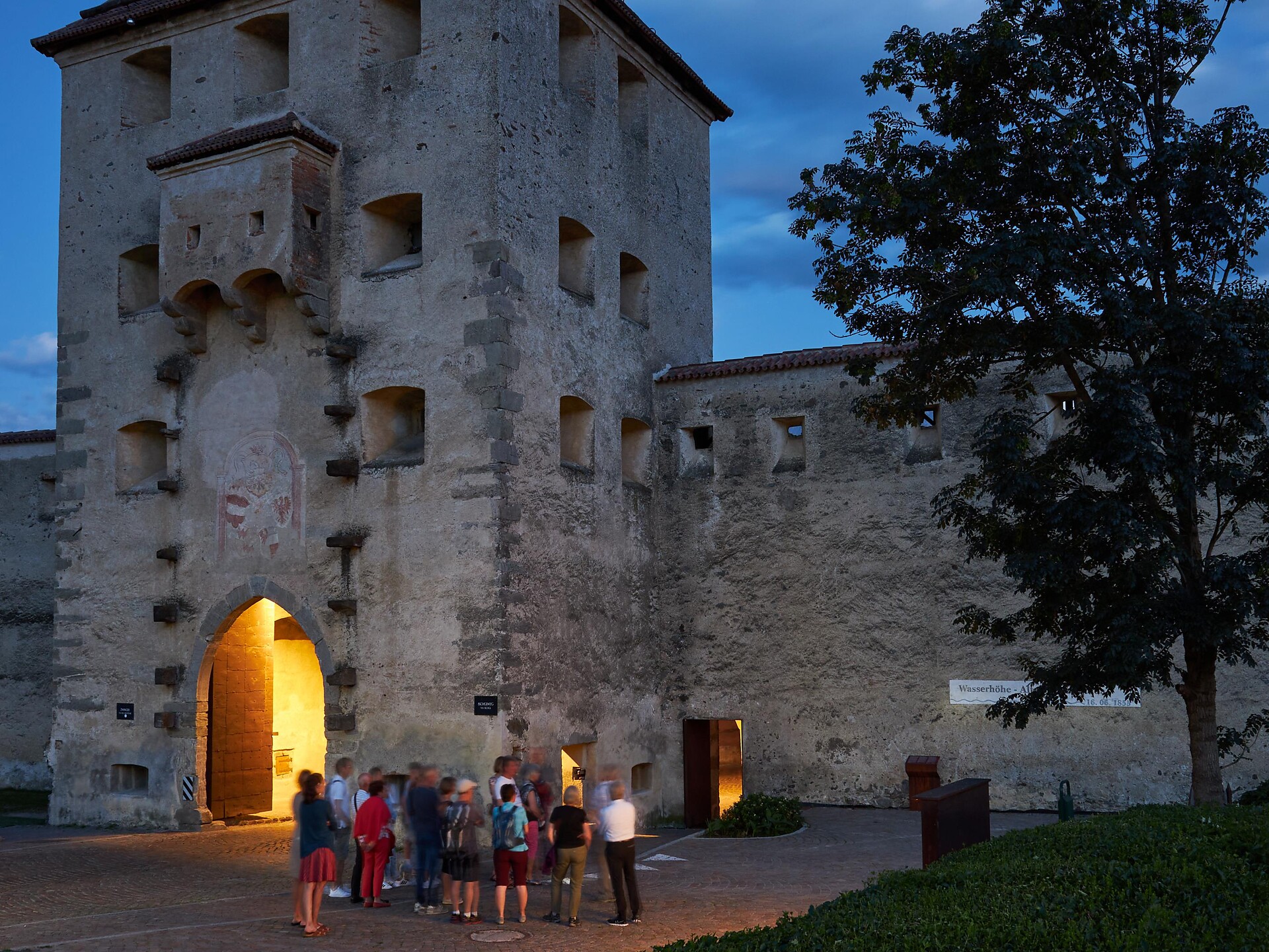 Nachtstadtführung durch das geheimnisvolle mittelalterliche Glurns - Vinschgau - #1 - suedtirol.info