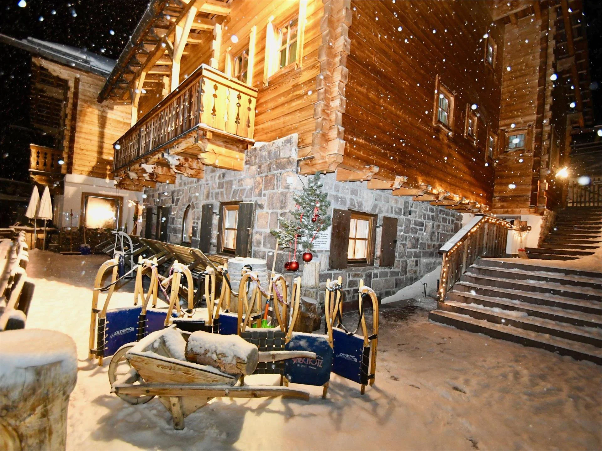 Night sledging with dinner in a mountain hut Urtijëi/Ortisei 3 suedtirol.info