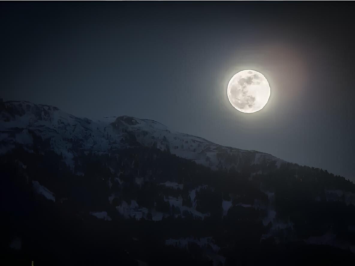 Full moon snowshoe hike with campfire with the mountain guide Luis Strobl - Dolomites Region 3 Zinnen - #1 - suedtirol.info