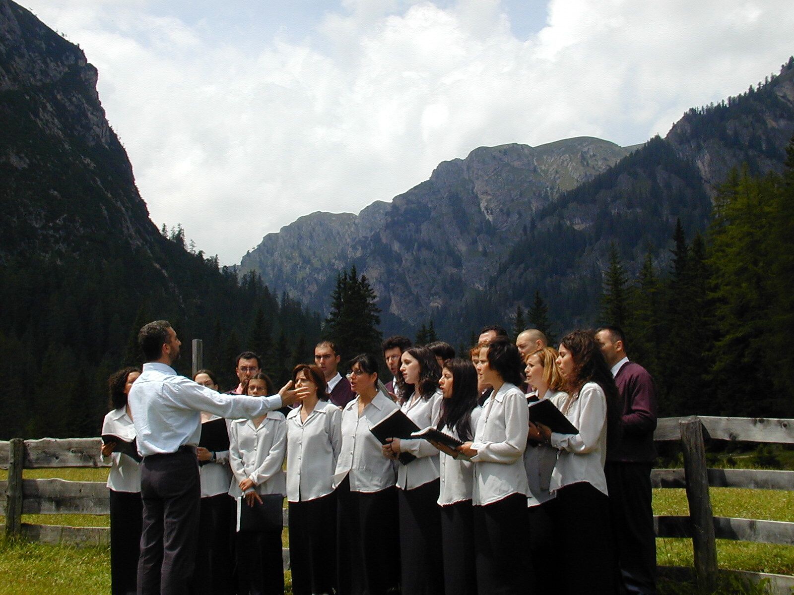 29.Alta Pusteria Int. Choir Festival:concerto al lago di Braies e malga Foresta - Regione dolomitica 3 Cime - #1 - suedtirol.info