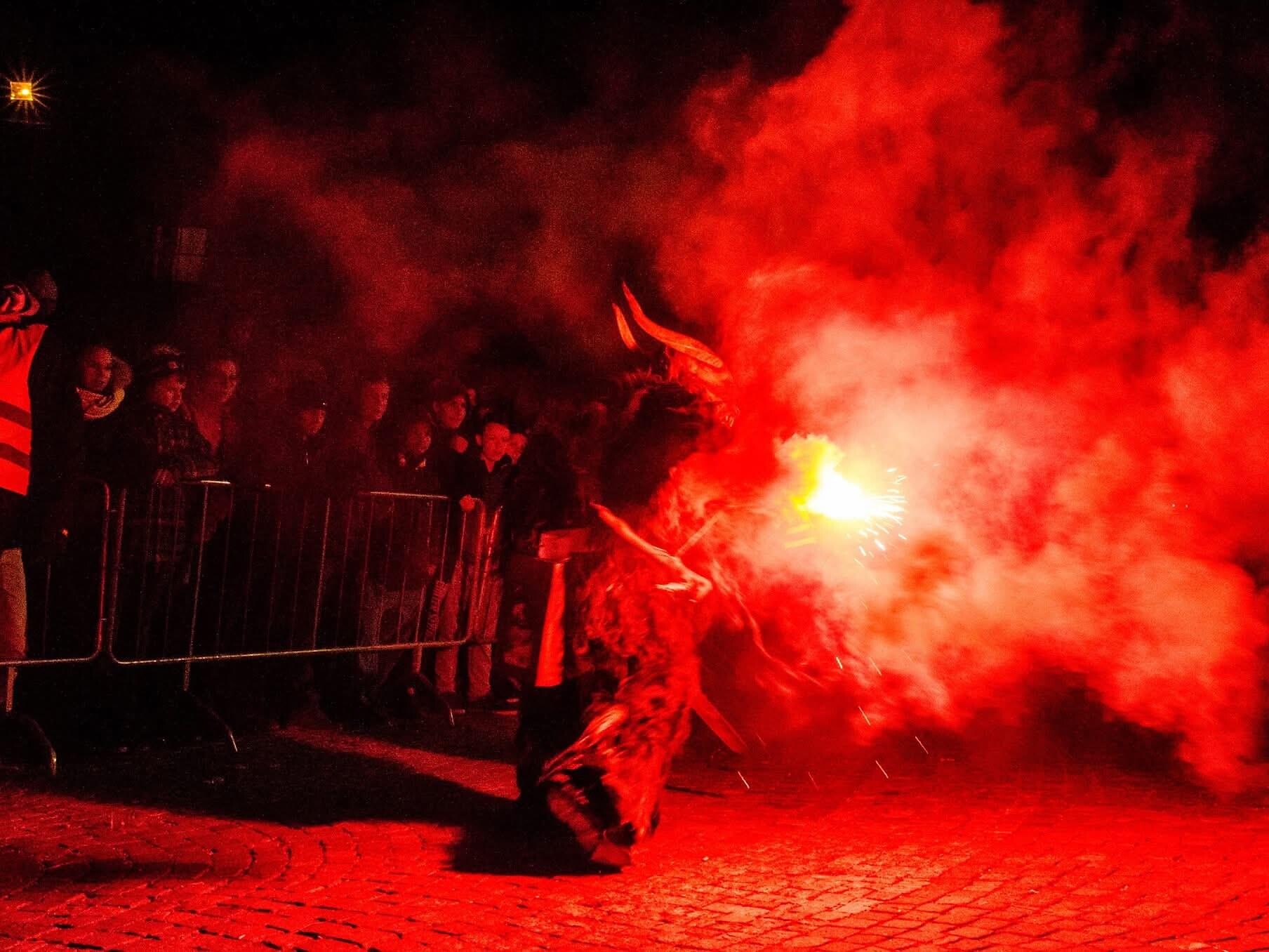 8° spettacolo dei "Krampus" di Tarces Malles 1 suedtirol.info