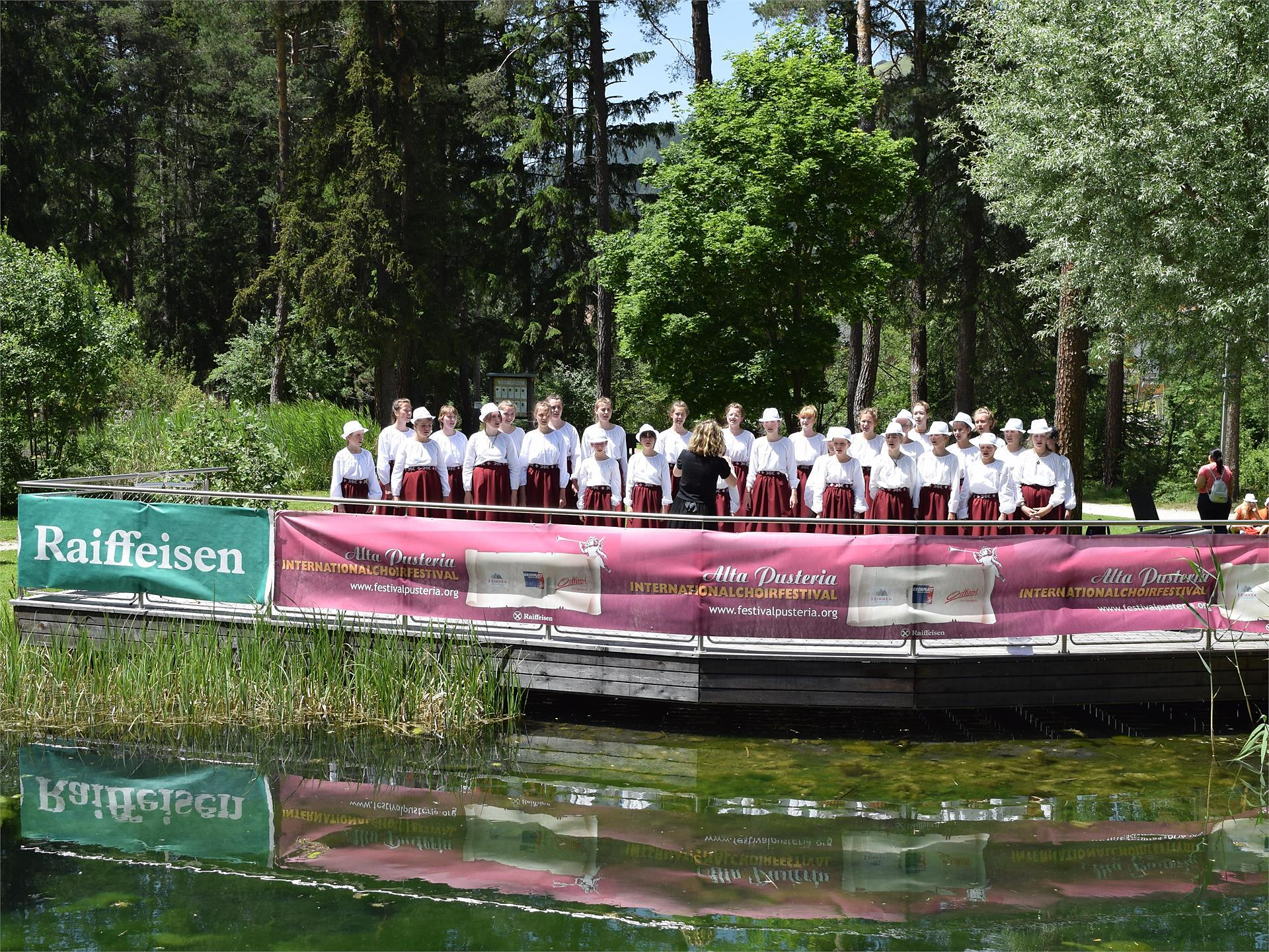 28° Alta Pusteria Int. Choir Festival: concerto nel "Kurpark" Villabassa 1 suedtirol.info
