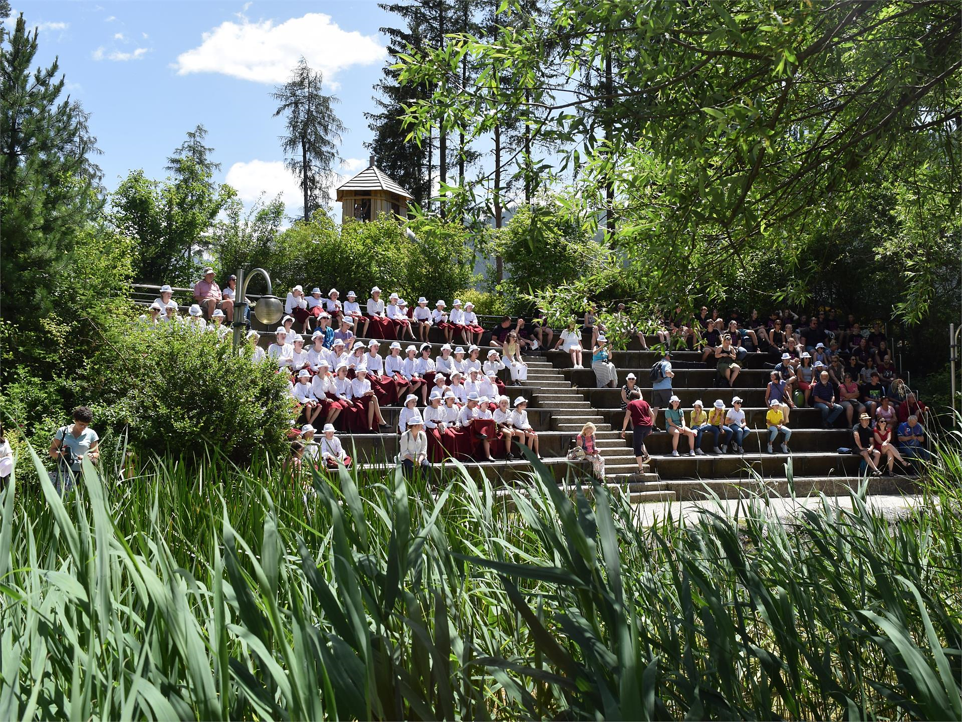 28° Alta Pusteria Int. Choir Festival: concerto nel "Kurpark" Villabassa 2 suedtirol.info