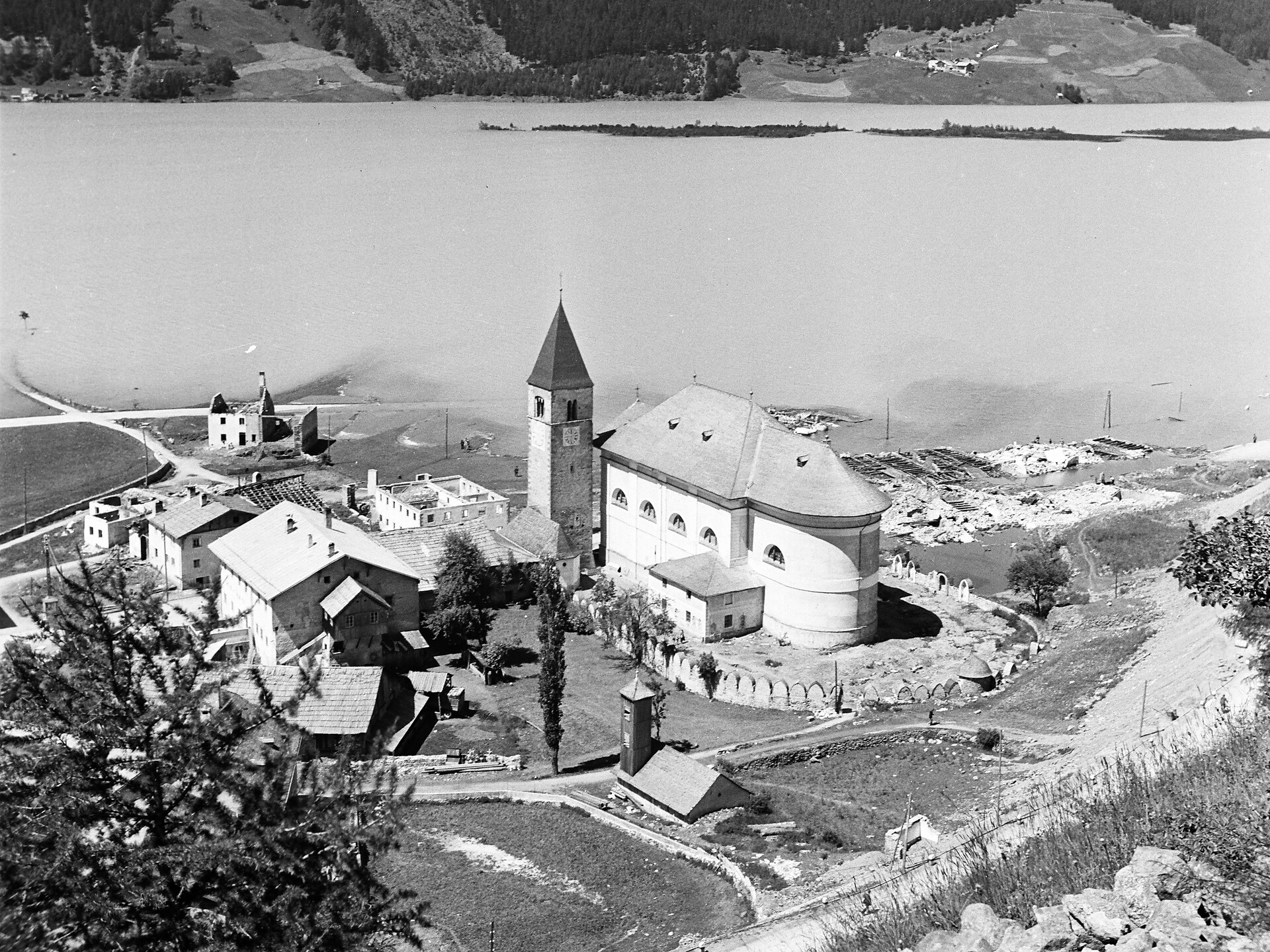 75 anni di teatro sulla regolazione del lago - Val Venosta - #1 - suedtirol.info