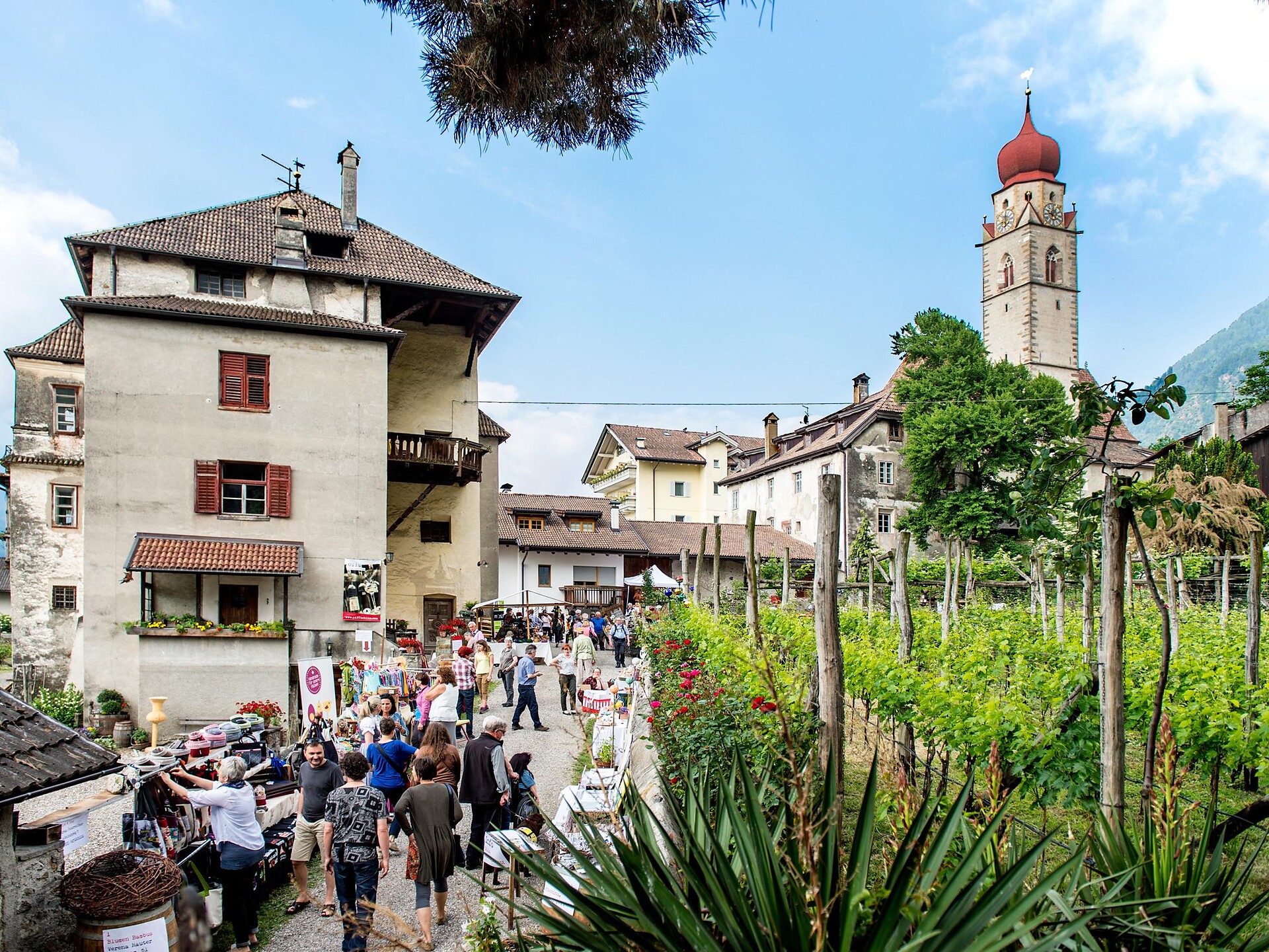 "Olls hondgmocht" (all handmade) - art & food market Partschins/Parcines 1 suedtirol.info