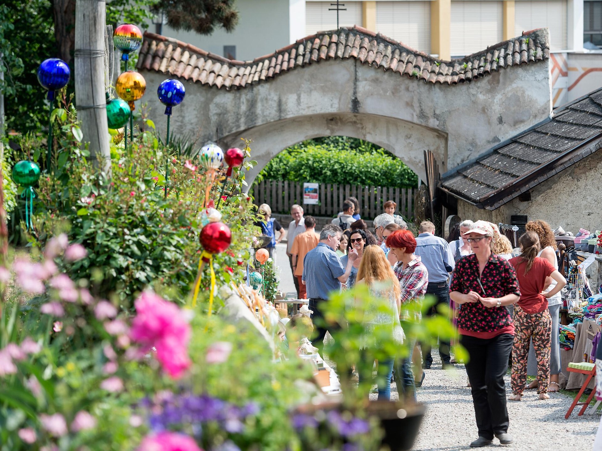 "Olls hondgmocht" (all handmade) - art & food market Partschins/Parcines 2 suedtirol.info