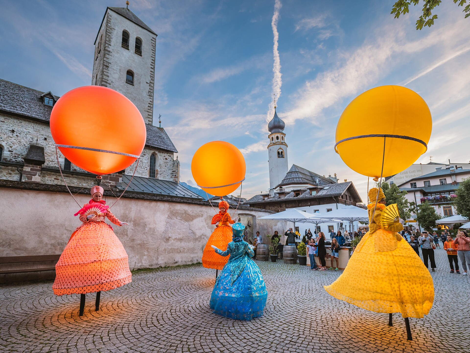 OLALA - Internationales Straßentheaterfestival Innichen 1 suedtirol.info