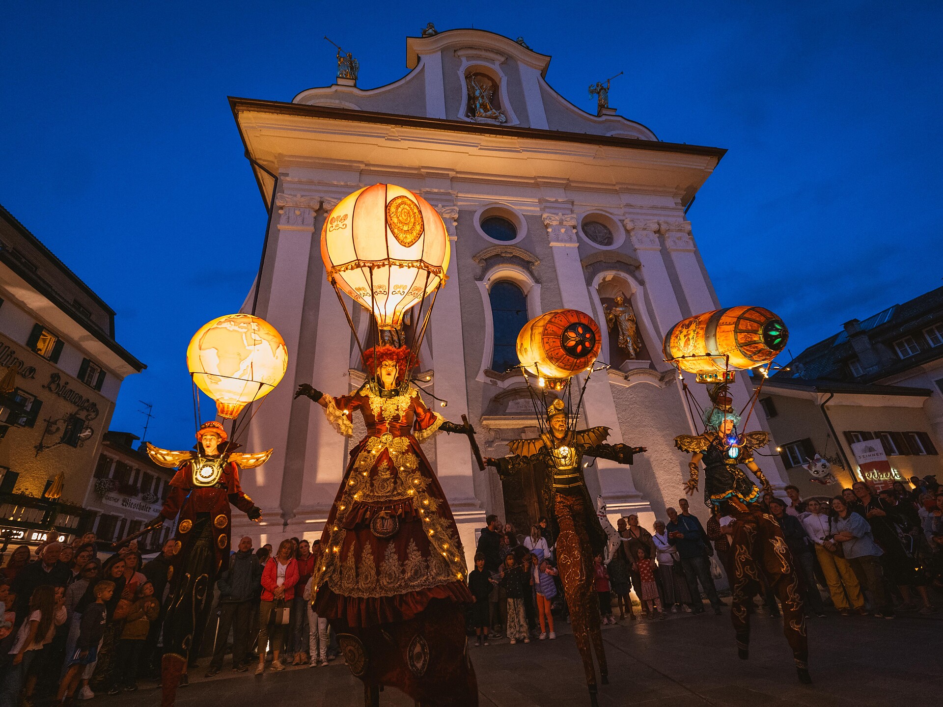 OLALA - Internationales Straßentheaterfestival Innichen 2 suedtirol.info