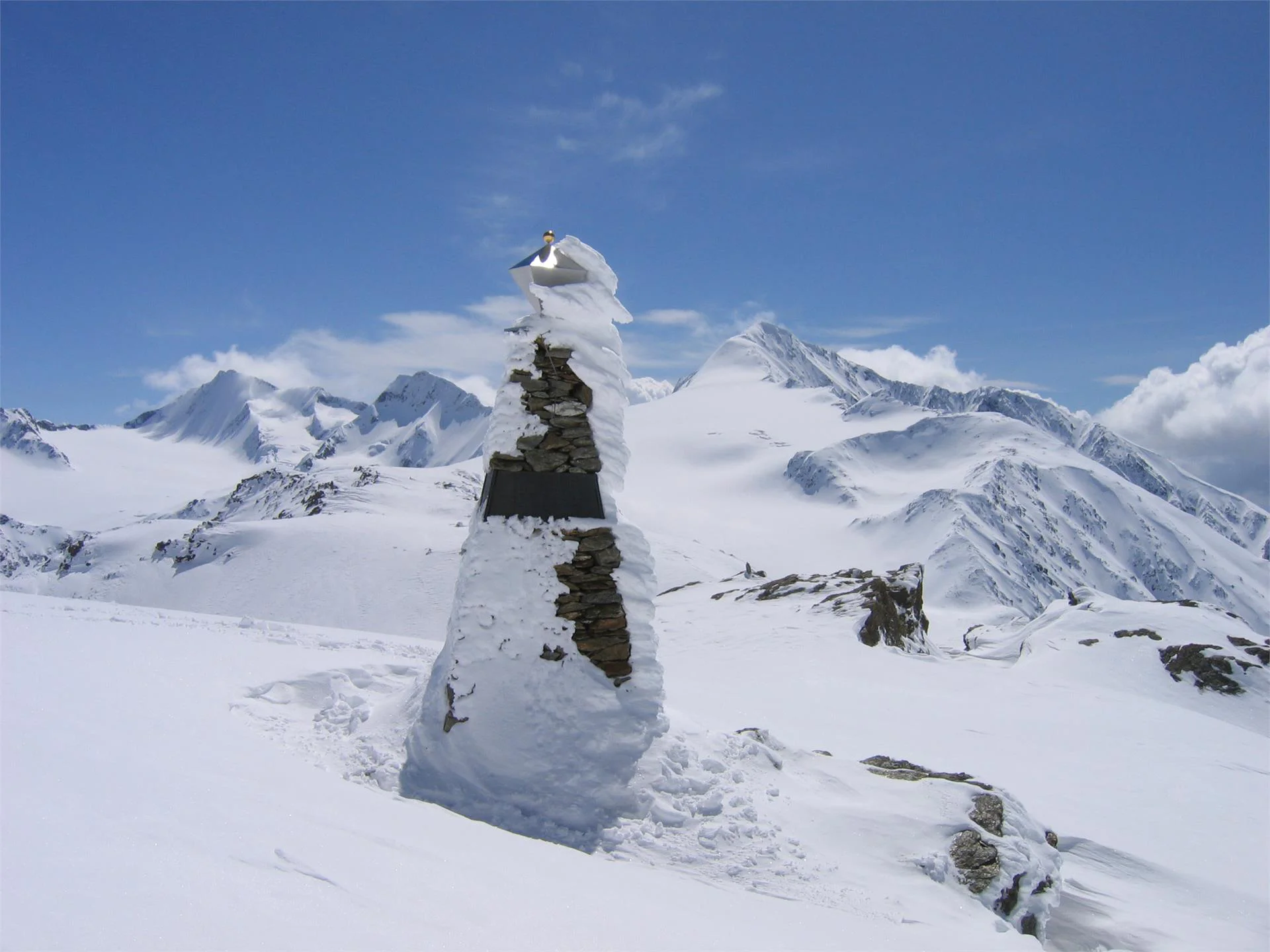 Ötzi Glacier Tour - skitour to the place of discovery Ötzi Schnals/Senales 1 suedtirol.info