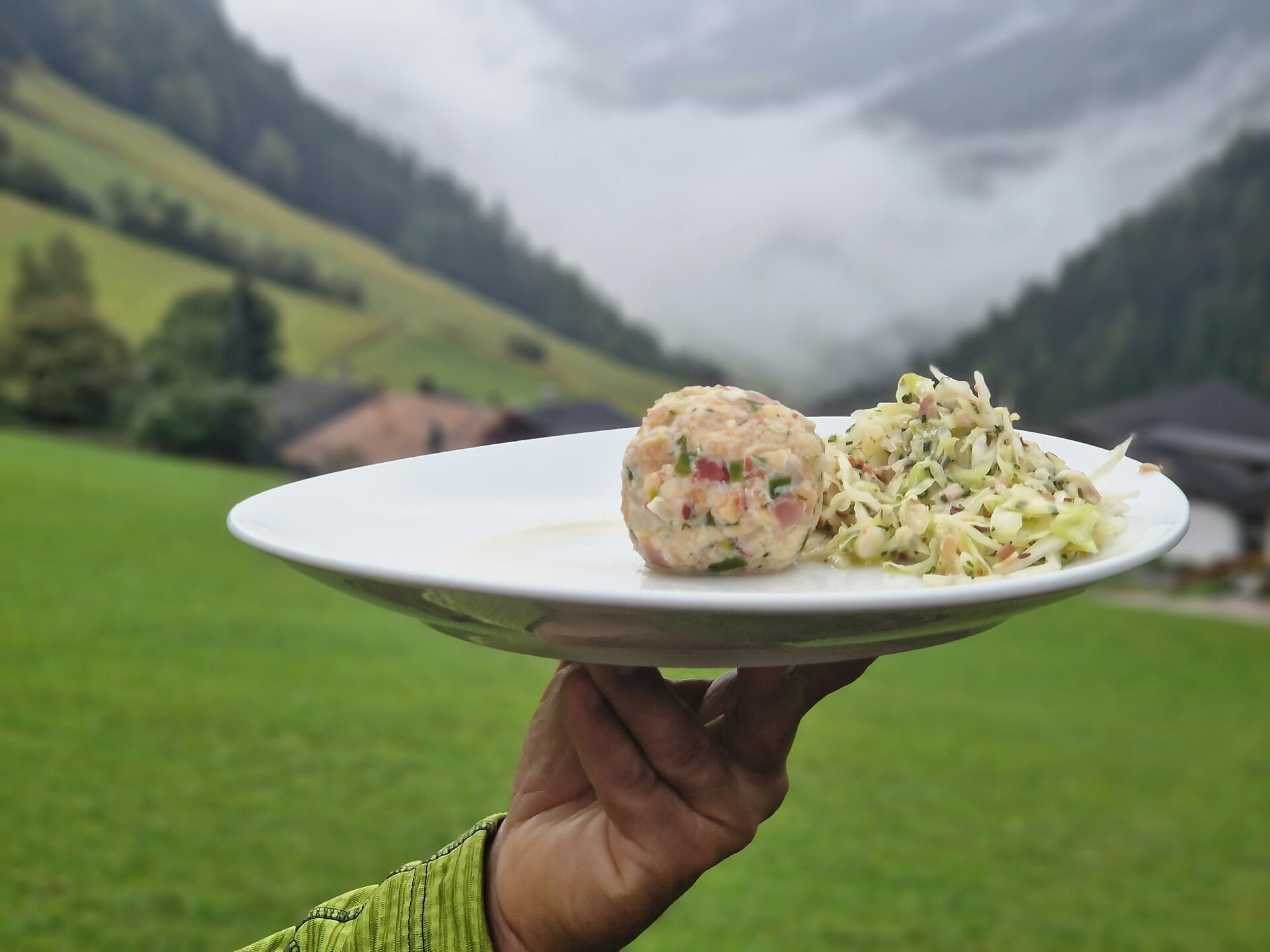 Un’esperienza culinaria "tonda" - Preparare i canederli originali altoatesini Racines 1 suedtirol.info