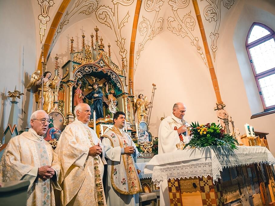 Prozesciun-Processione in onore dei Santi Arcangeli Michele, Gabriele e Raffaele Badia 3 suedtirol.info