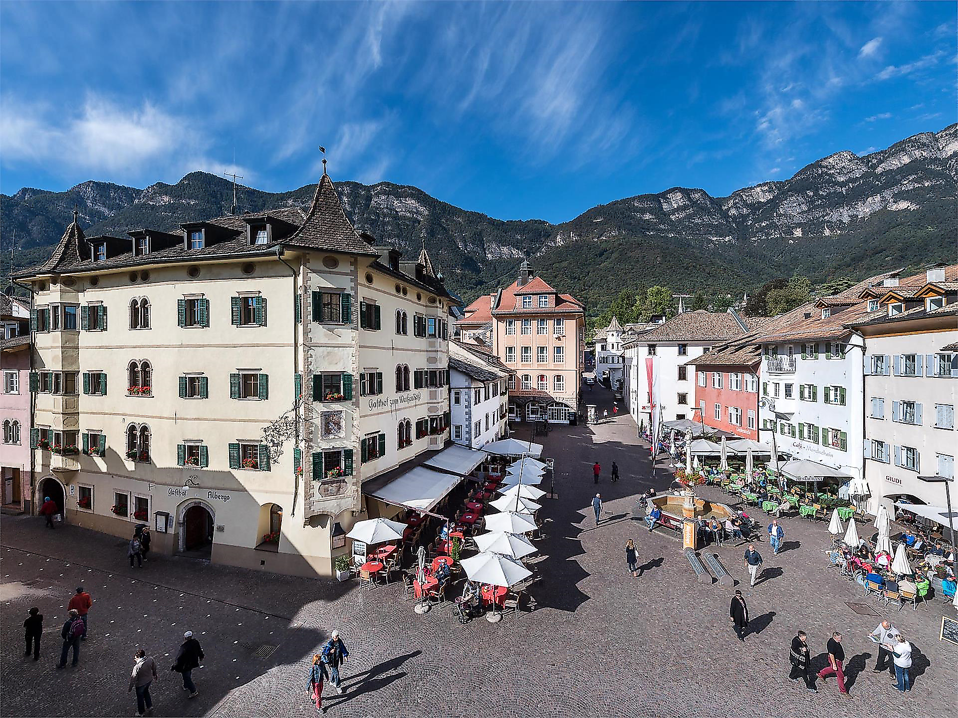 Platzkonzert der Band ERVA - Südtiroler Weinstraße - #1 - suedtirol.info