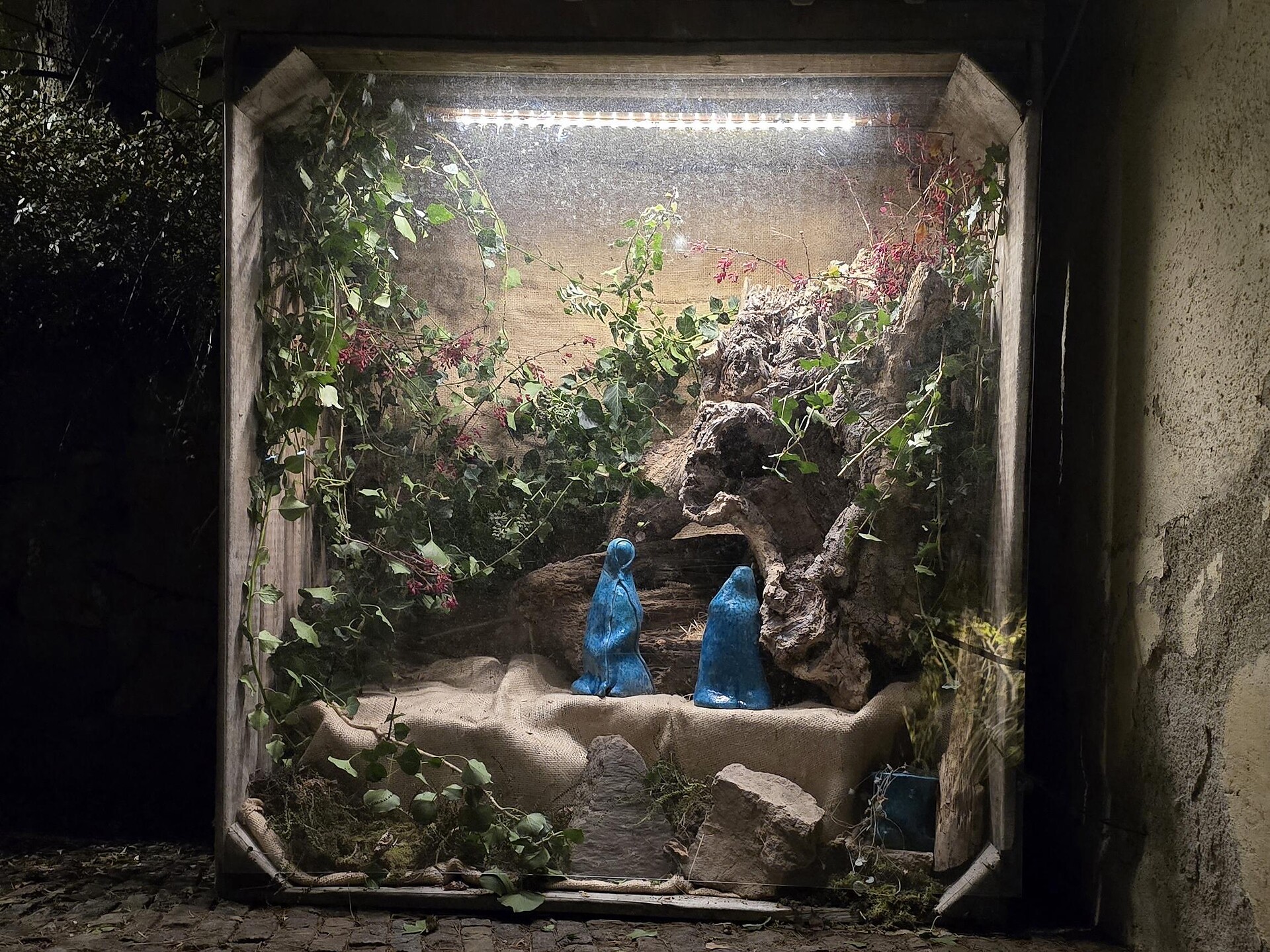 Trail of nativity scenes in apple crates in Vadena - Bolzano/Bozen and environs - #1 - suedtirol.info