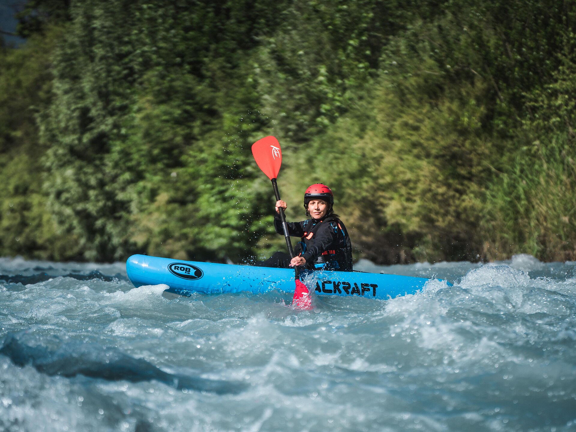Packraft nelle acque bianche dell' Adige Parcines 1 suedtirol.info