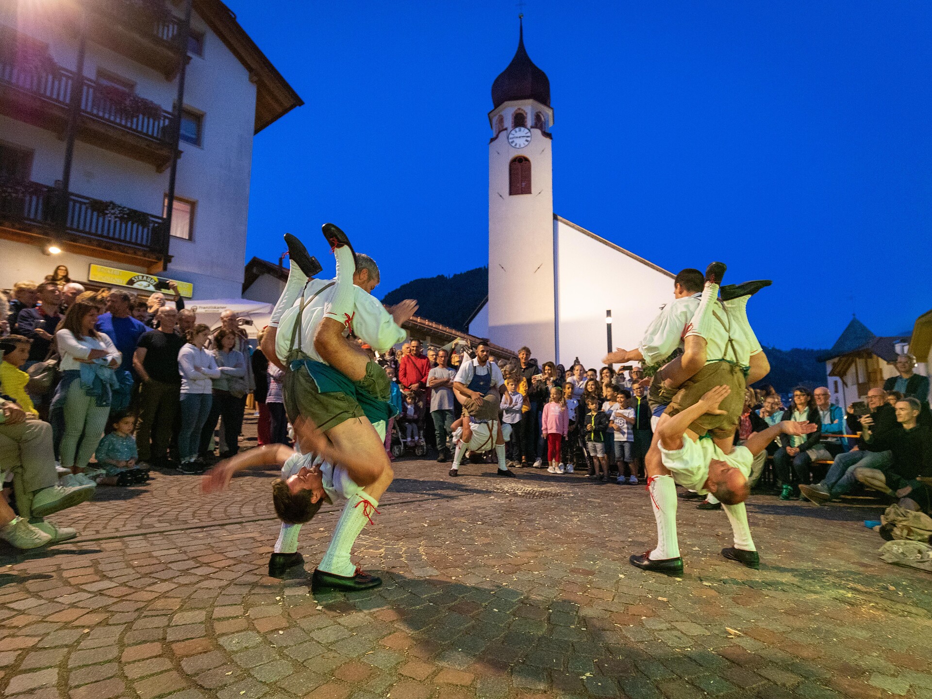 Square festival Welschnofen/Nova Levante 1 suedtirol.info