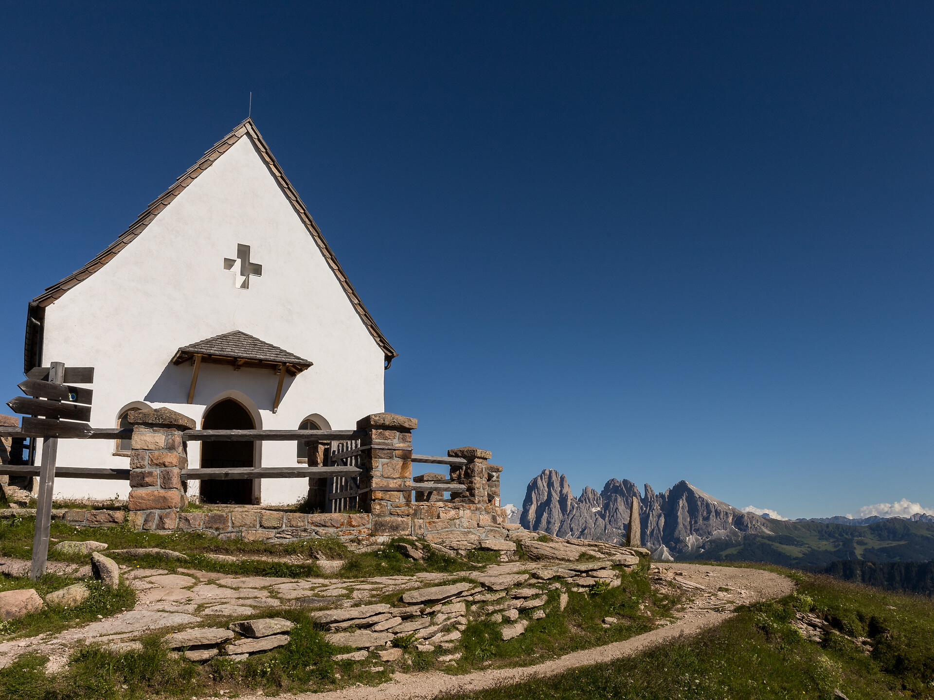 Escursione panoramica sul Resciesa nel Parco naturale Puez-Odle Ortisei 2 suedtirol.info