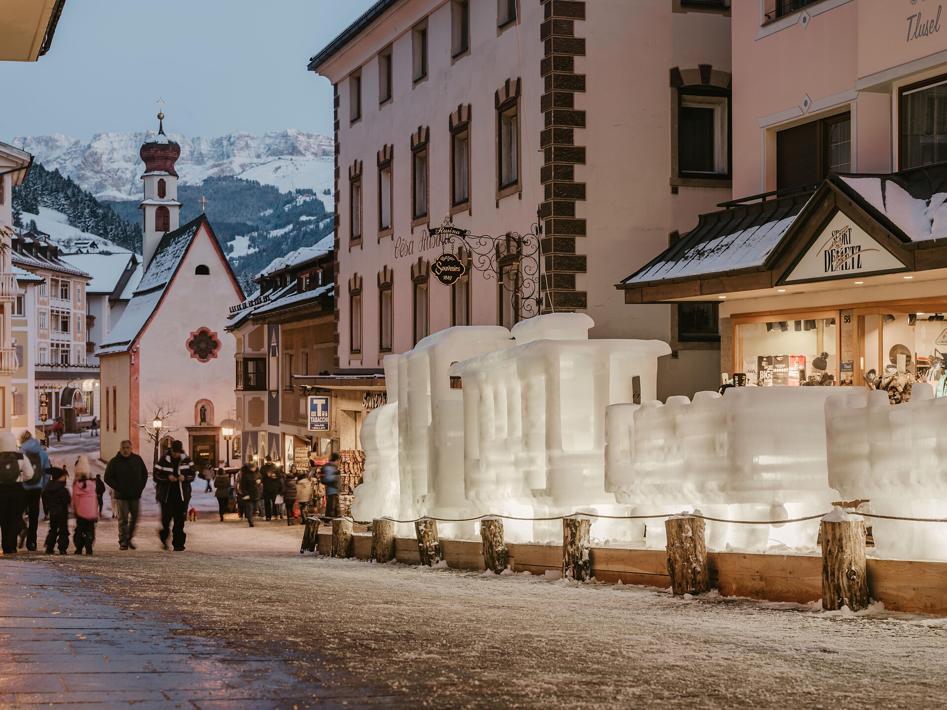 Realisierung einer Eisskulptur - Dolomitenregion Gröden - #3 - suedtirol.info