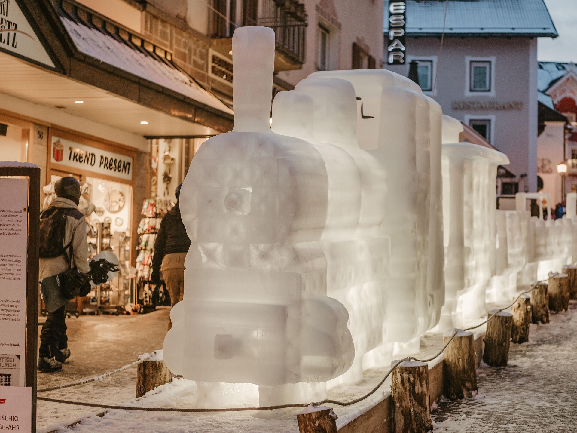 Realisierung einer Eisskulptur - Dolomitenregion Gröden - #1 - suedtirol.info