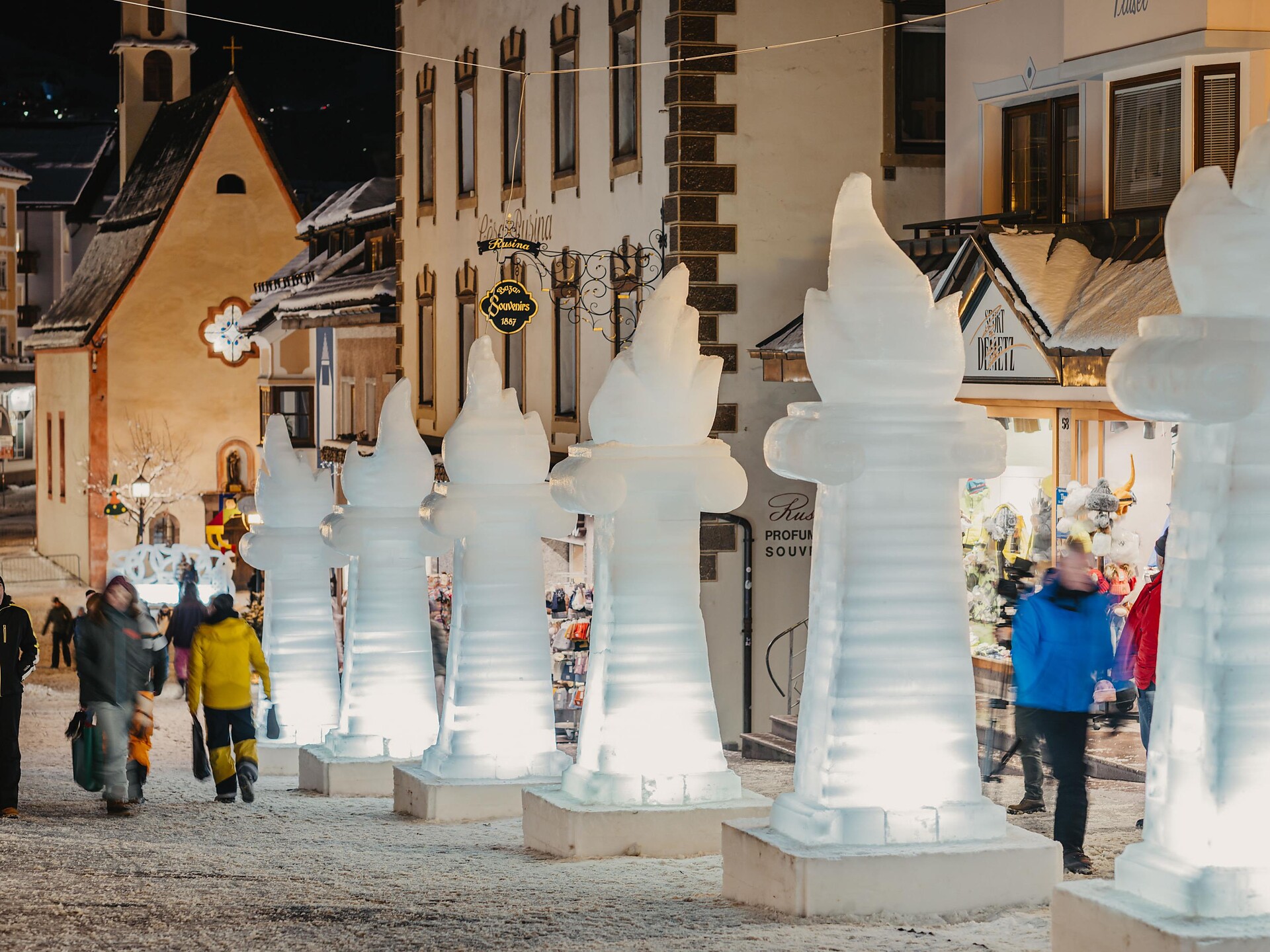 Realizzazione di una scultura di ghiaccio - Regione dolomitica Val Gardena - #1 - suedtirol.info
