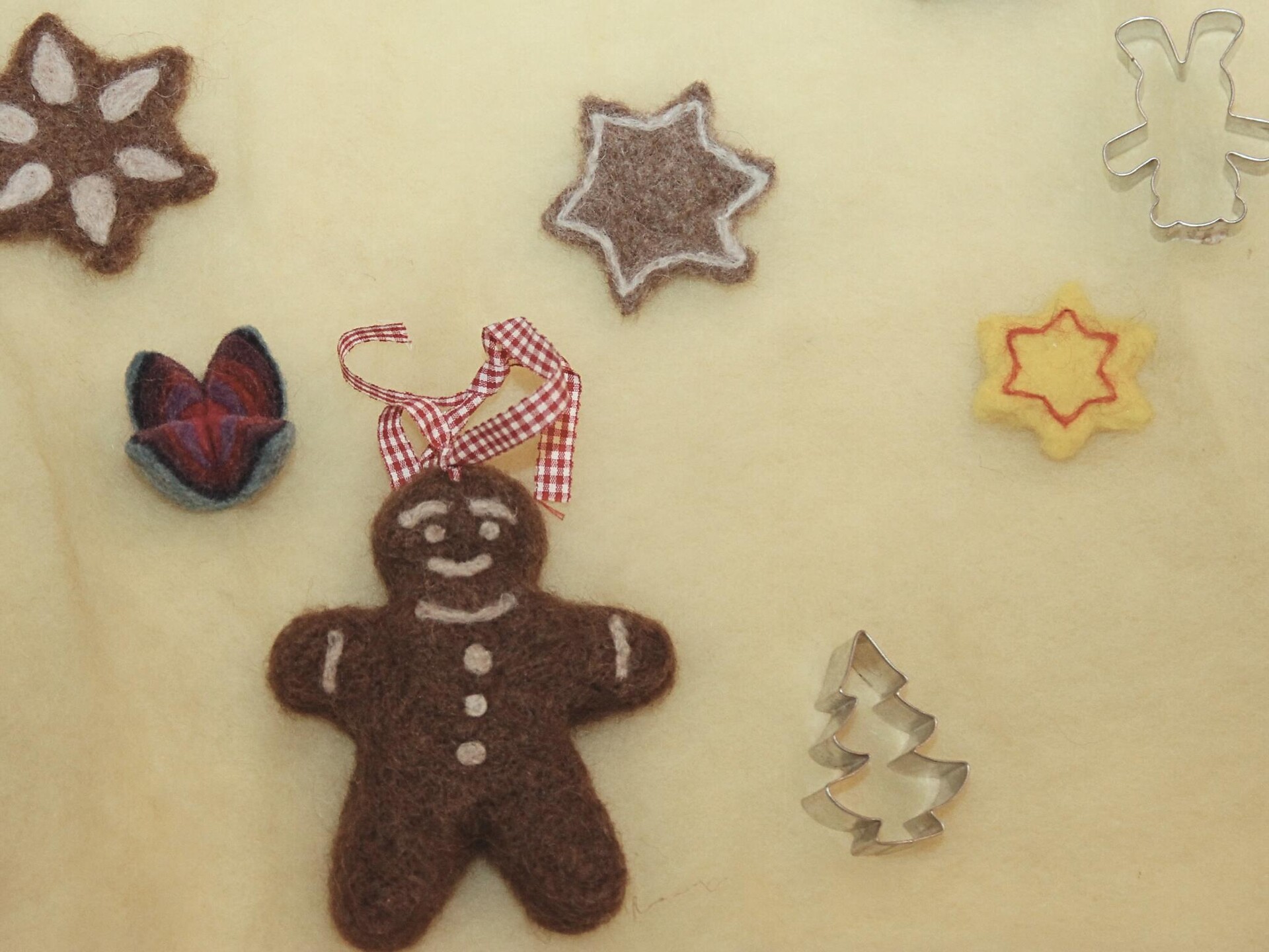 Rentier, Stern und Lebkuchenmann: Gefilzter Christbaumschmuck mit Märchen - Brixen/Bressanone and environs - #1 - suedtirol.info