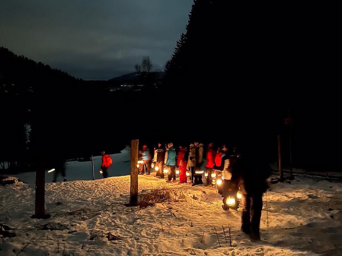 Romantische Laternenwanderung mit Glühwein am Lagerfeuer in Welsberg Welsberg-Taisten 2 suedtirol.info