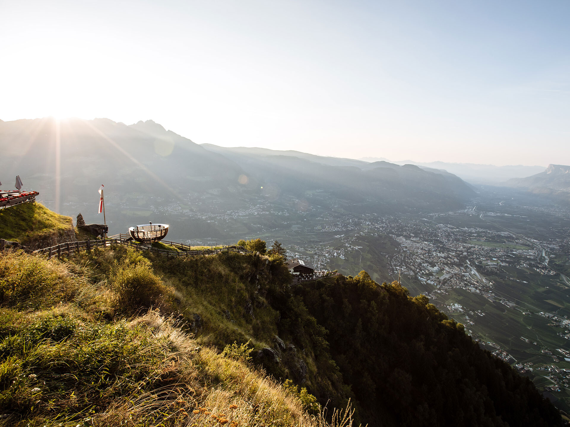 Sonnenaufgangswanderung auf der Hochmuth - der Morgensonne entgegen... - Meran und Umgebung - #1 - suedtirol.info