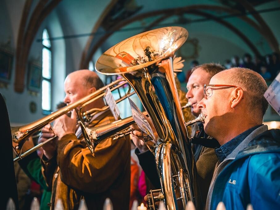 San Berto - Prozession zu Ehren des Heiligen Bartholomäus Badia 3 suedtirol.info