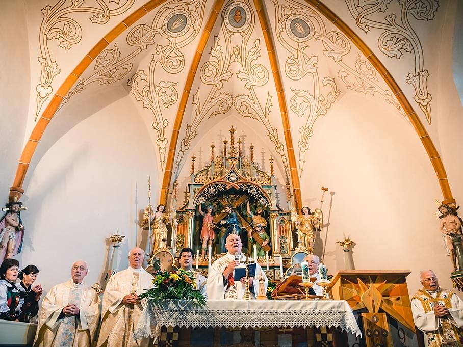 San Berto - Prozession zu Ehren des Heiligen Bartholomäus Badia 2 suedtirol.info
