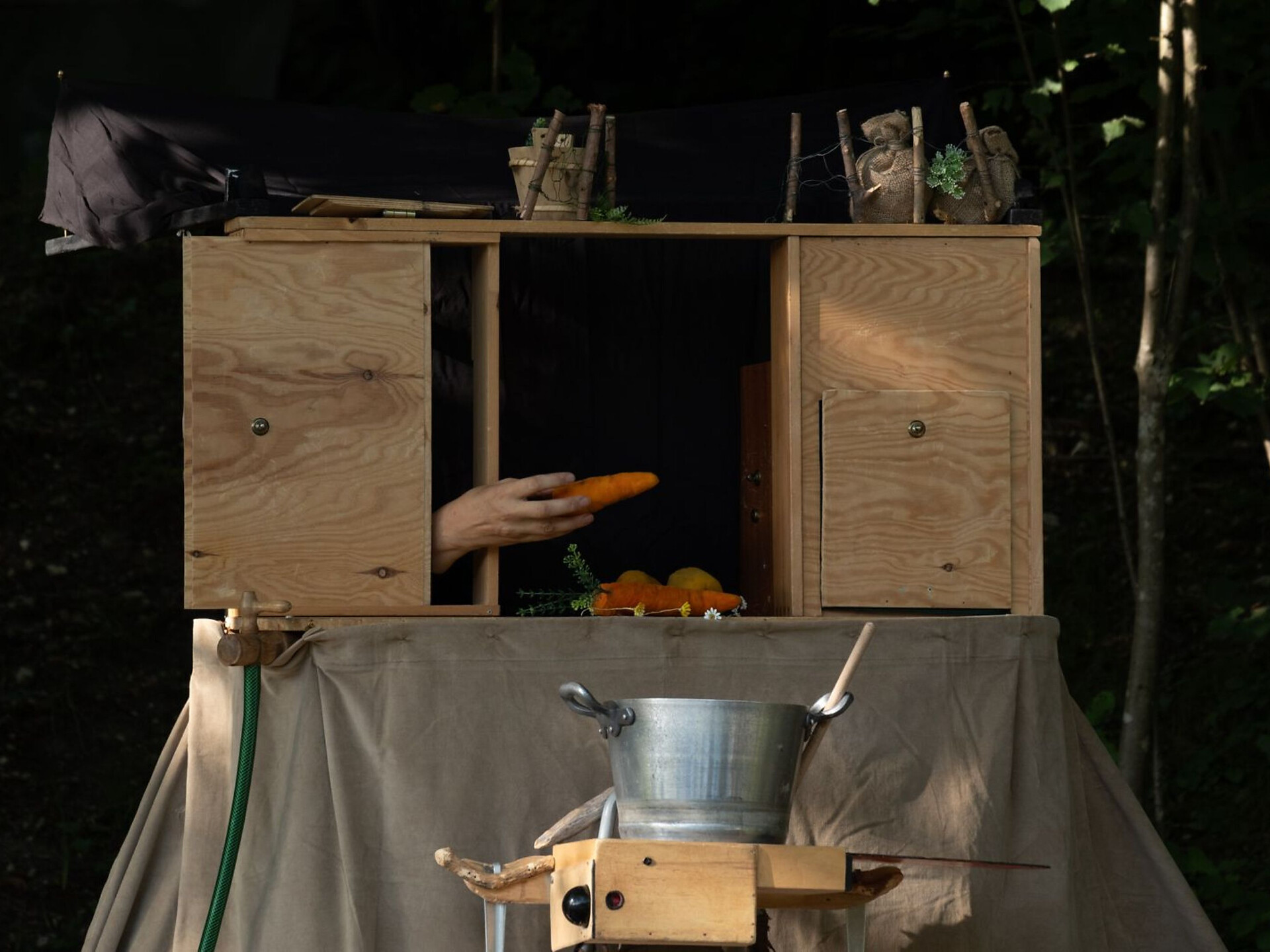 Sterntaler Weihnachtsmarkt - Puppentheater „Nicht nur Wölfe haben Hunger“ - Meran und Umgebung - #2 - suedtirol.info