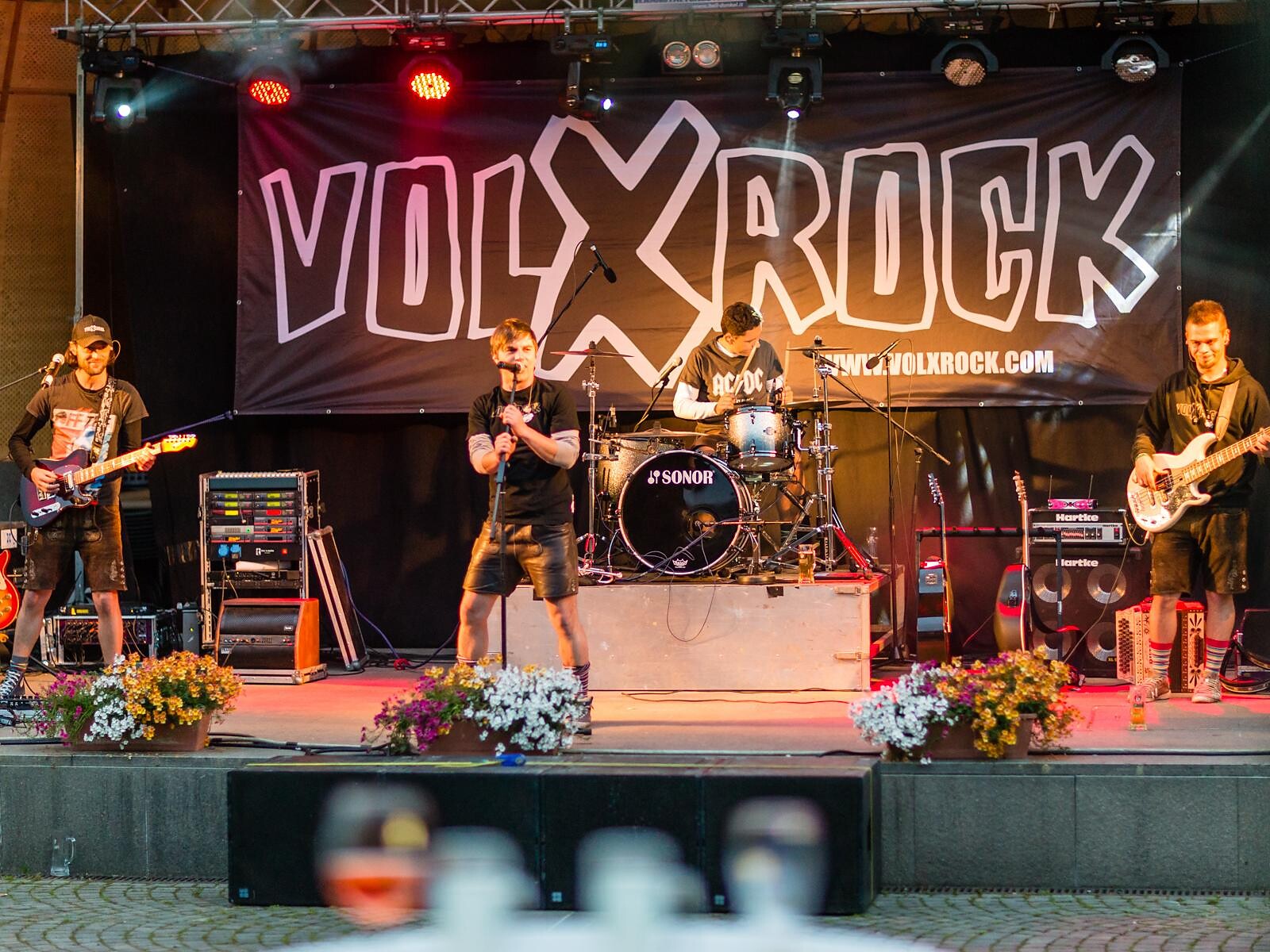 Serata d'estate con il gruppo "Volxrock" a Schenna Scena 1 suedtirol.info