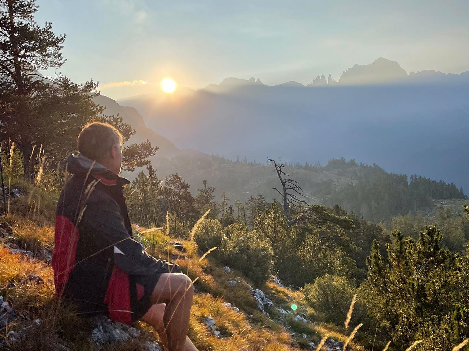 Sonnenaufgangswanderung Völseggspitze mit Frühstück im Schutzhaus Tschafon Tiers am Rosengarten 2 suedtirol.info