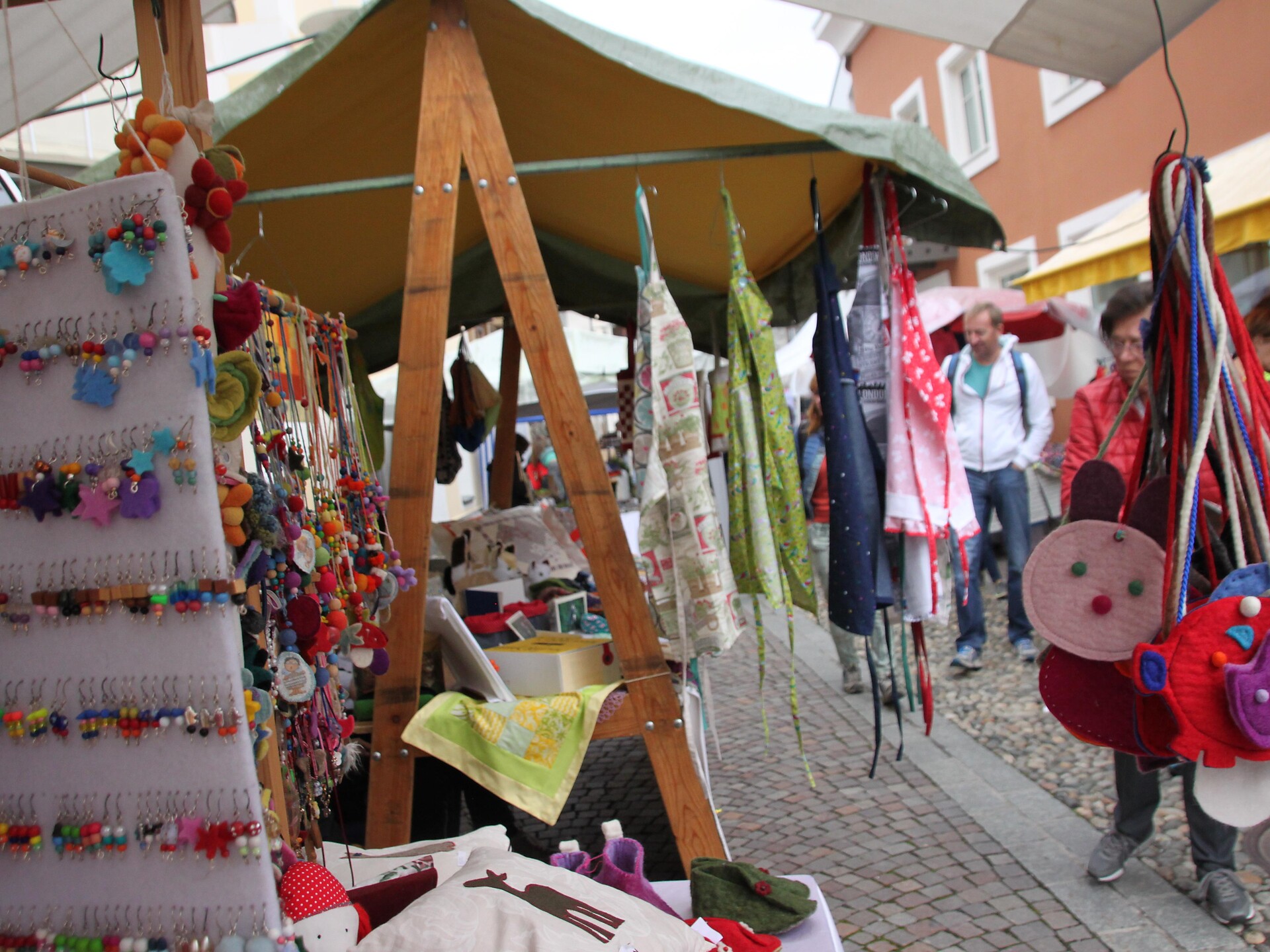 Traditionale mercato "Sonnta-Hons-Morkt" in Prad Prad am Stilfser Joch/Prato allo Stelvio 3 suedtirol.info