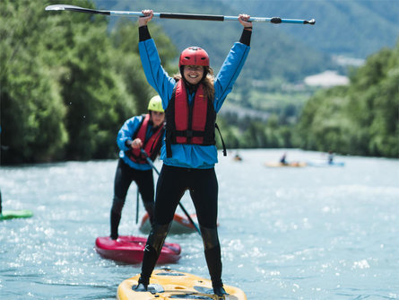 SUP - Stand up paddling on the Etsch river Partschins/Parcines 2 suedtirol.info