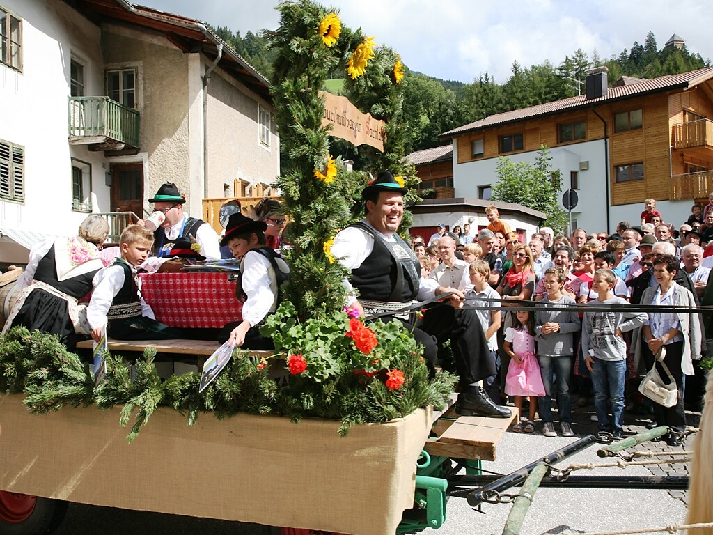 Traditional fest of the Sarntal Valley "Sarner Kirchtag" Sarntal/Sarentino 1 suedtirol.info