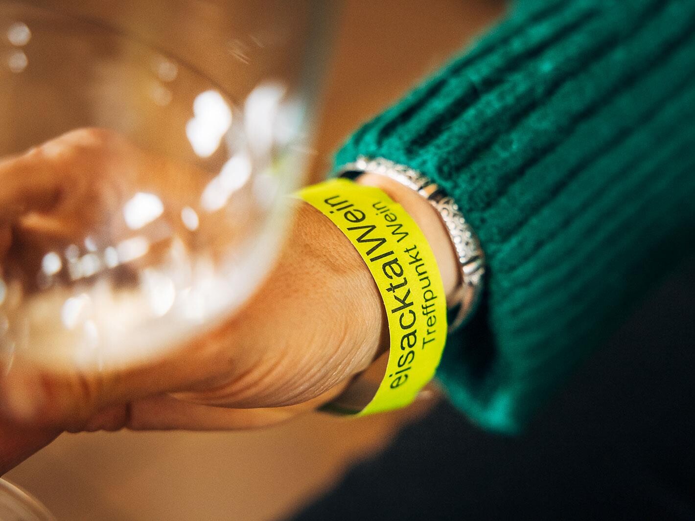 Snow & Wine | Fotocontest “Weinglas im Schnee” - Brixen und Umgebung - #2 - suedtirol.info