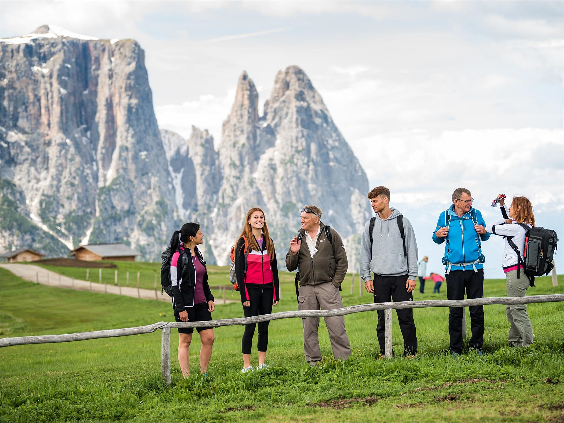 Seiser Alm Balance: Geführte Blumenwanderung auf der Seiser Alm Kastelruth 2 suedtirol.info