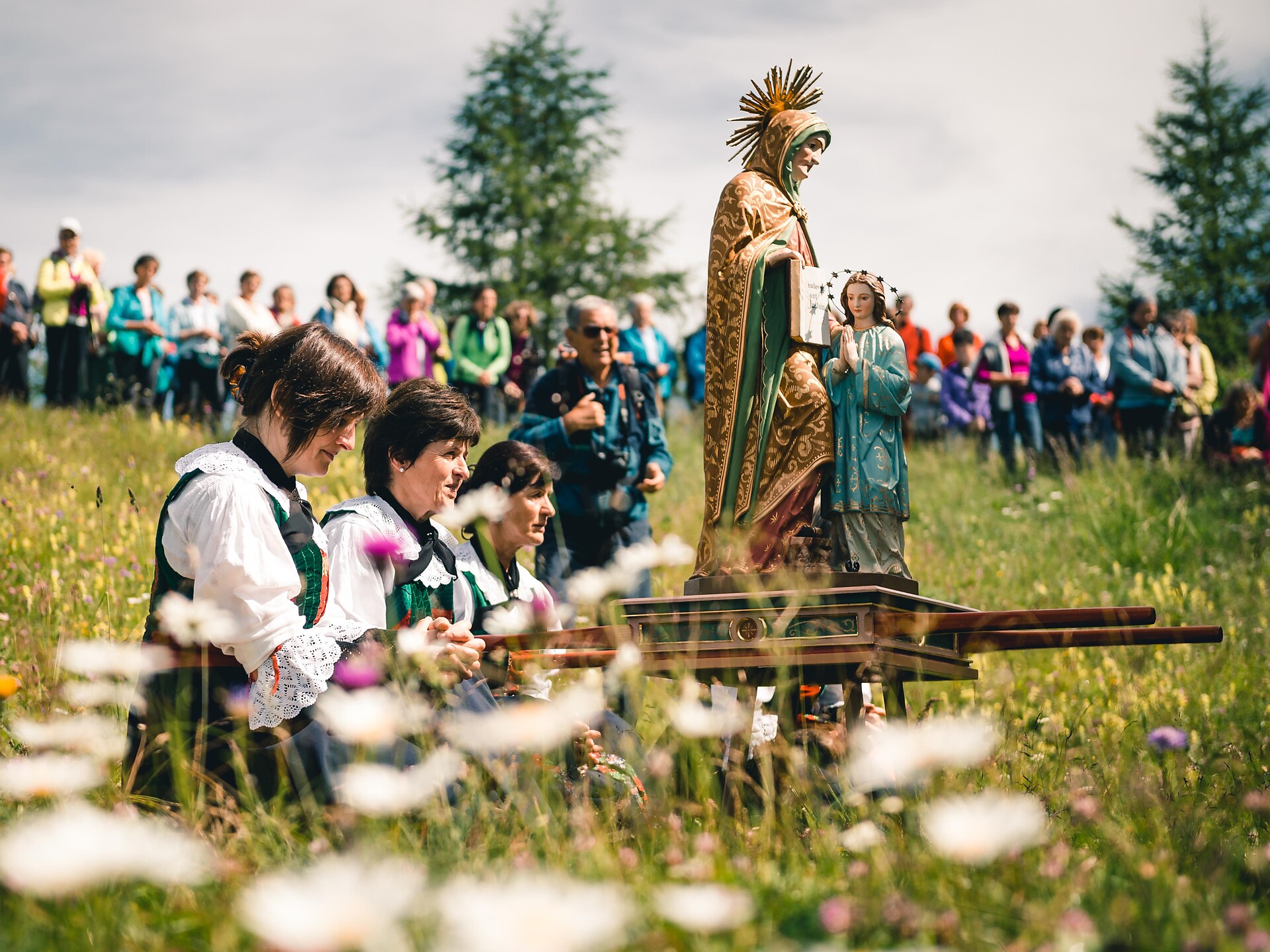 Sant'Ana - Prozession zu Ehren der Heiligen Anna Badia 3 suedtirol.info