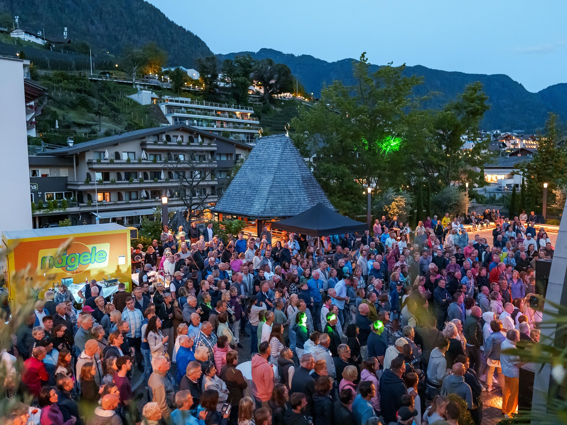 Summer evening with live music with "Vincent & Fernando" in Schenna - Meran/Merano and environs - #3 - suedtirol.info