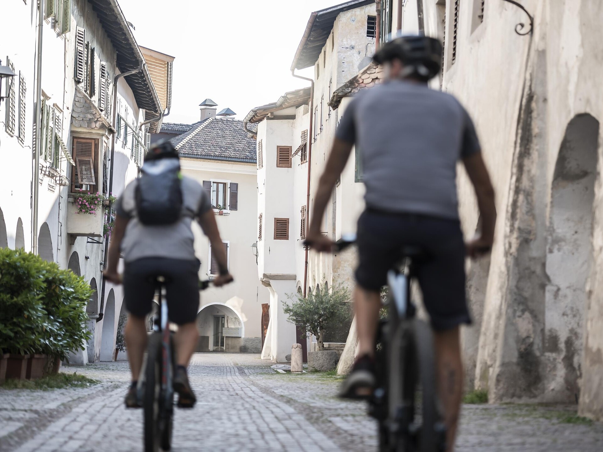 Sightseeing einmal anders - leichte geführte E-Bike Tour - Brixen und Umgebung - #1 - suedtirol.info