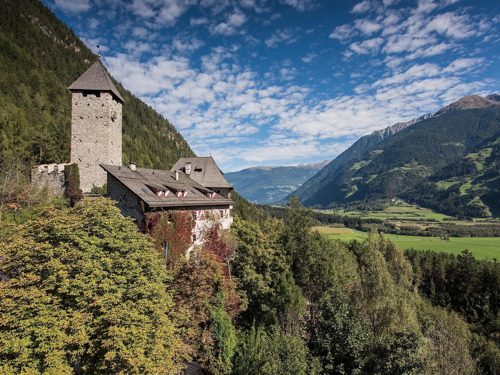 Laternenwanderung zum Schloss Neuhaus in Gais Gais 2 suedtirol.info