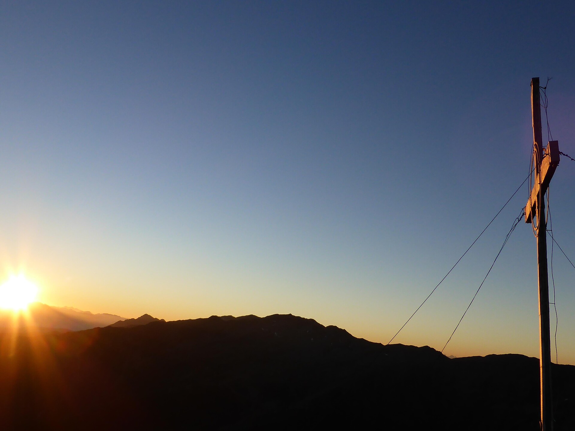 Sonnenaufgangswanderung zum Tscharser Wetterkreuz - Vinschgau - #1 - suedtirol.info