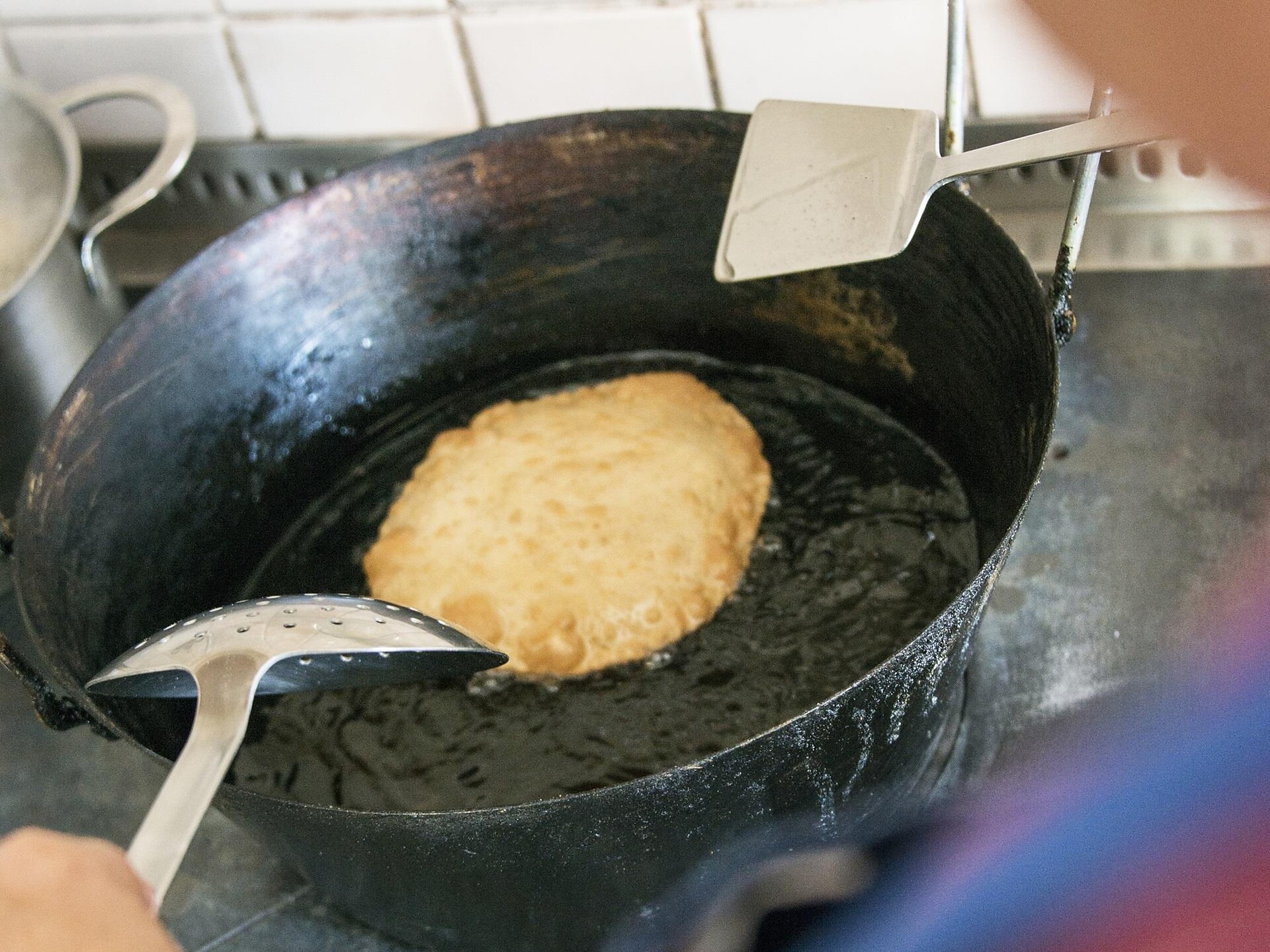 Slow Food Travel - Preparazione dei "Tirteln" con la contadina Veronika - Regione dolomitica Val di Funes - #3 - suedtirol.info