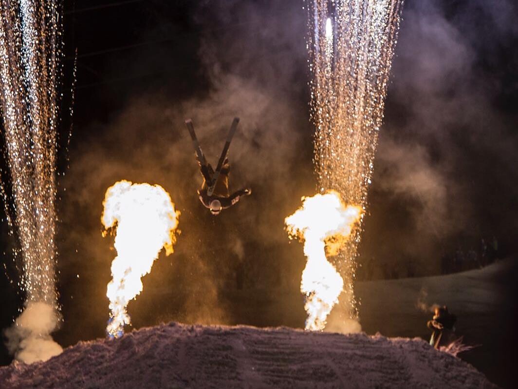 Show sön i schi - Ski show della Scuola Sci & Snowboard San Cassiano - Regione dolomitica Alta Badia - #2 - suedtirol.info