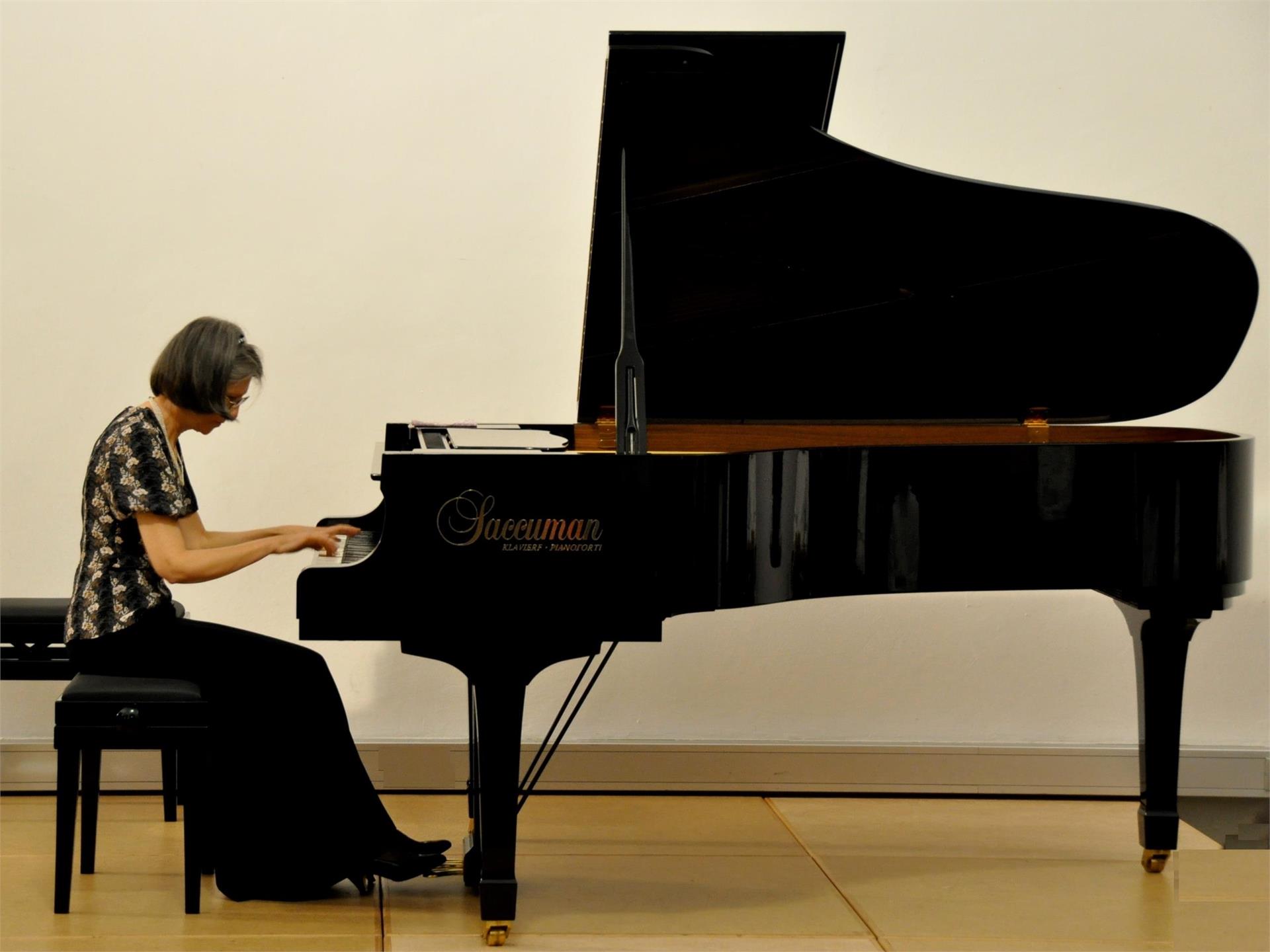 Concert at the piano with Adriana Montanari Kastelruth/Castelrotto 1 suedtirol.info